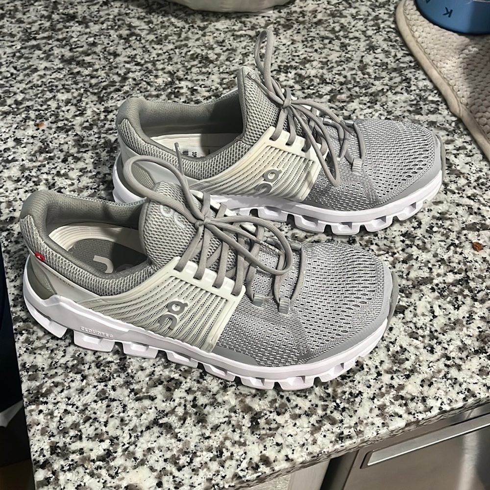 OnCloud running shoe size 6- worn three times